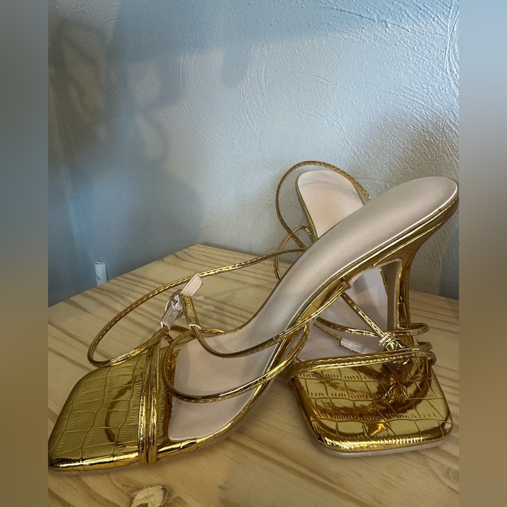 Gold Strappy Women's Heels
New
Size 8